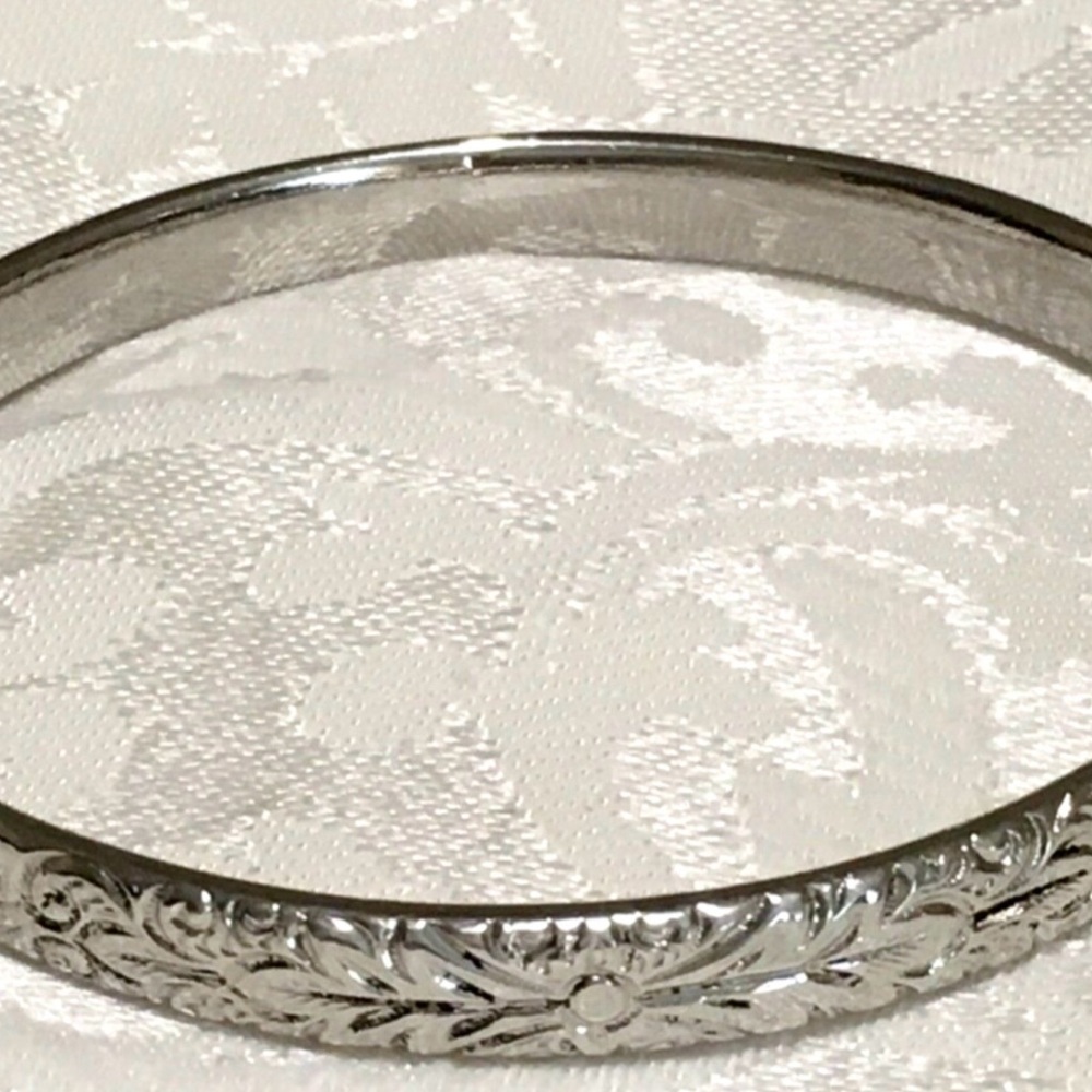 Vintage Silver Tone Whiting & Davis Flower Etched Bangle Floral Bracelet Signed - Picture 3 of 5